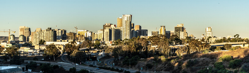 Fototapeta na wymiar San Diego Skyline - The anchor city