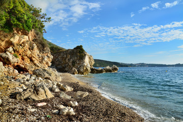 Fototapeta na wymiar piękne wybrzeże w Chorwacji, morze Adriatyckie, skały