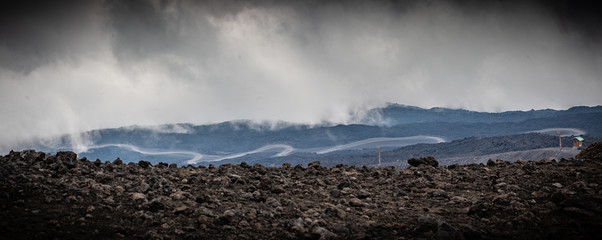 Extinto cráter del volcán Etna Sicilia, Italia. Foto aérea	