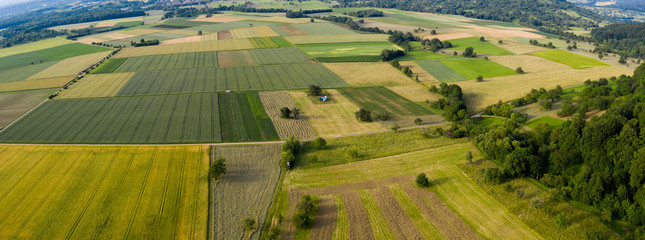 Obraz na płótnie Canvas Feld - Wald - Wiesen - Luftaufnahme