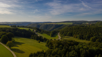 Fototapeta premium Felder - Wald - Wiesen - Luftbild
