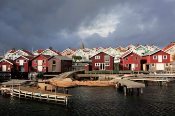 Fototapeta na wymiar colourful houses in the enchanting coastal town Smögen