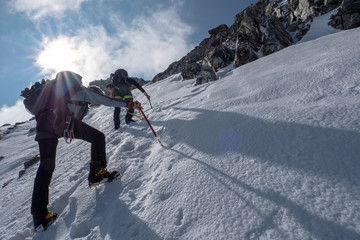 Bergsteiger im Firnfeld an der Dreil&auml;nderspiptze, Silvretta