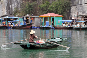 Fototapeta na wymiar Vietnam, Ha Long Bay, Floating Villages of Ha Long Bay Vietnam.