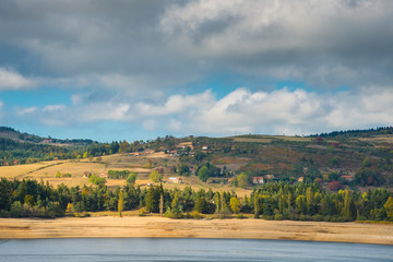 Lac d'Issarles, couleurs d'automne