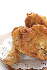 Fried chicken on wooden plate