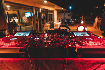 Table DJ avant soirée 