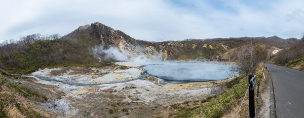 湯けむりを上げる大湯沼の風景 / 北海道登別市
