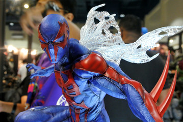 Obraz premium KUALA LUMPUR, MALAYSIA -APRIL 7, 2018: Selected focused of Marvel Comic action figure called Spider-man 2099. Futuristic Spider-man character. Action figures displayed by collector. 