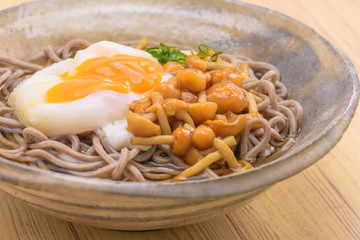 冷やしなめこ蕎麦