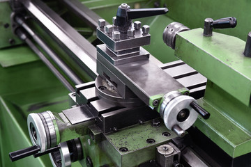 金属加工の旋盤
