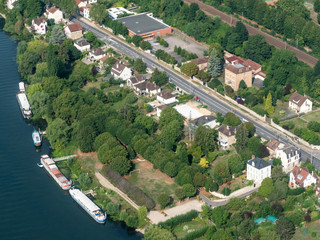 vue aérienne du bord de Seine à Mézy-sur-Seine dans les Yvelines en France