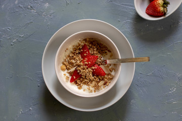 muesli with fresh berries
