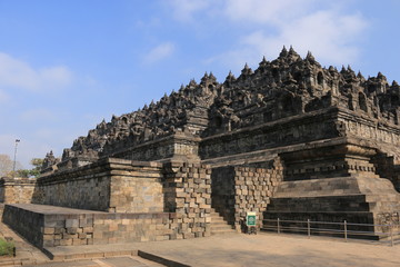 ジャワ島　ジョグジャカルタ　ボロブドゥール寺院遺跡　方形壇回廊