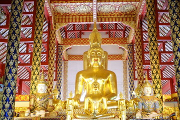 Fototapeta na wymiar Golden Buddha in Chiangmai Temple. Thailand