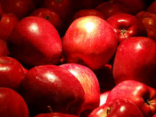 Fototapeta na wymiar Delicious red apples as background