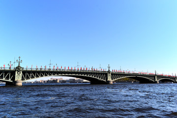 Fototapeta na wymiar bridge over the Neva river in St. Petersburg