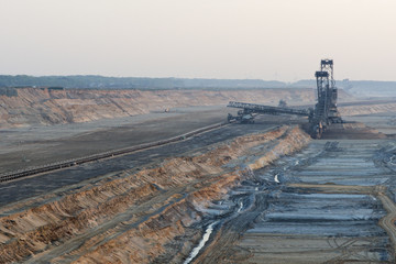 Fototapeta premium Braunkohlebagger im Tagebau Hambach