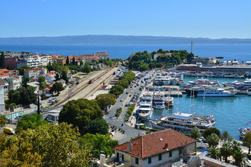 Fototapeta na wymiar port i stare miasto Split w Chorwacji