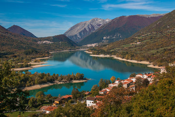 Barrea Lake is surrounded by the uncontaminated tops of the Apennines. Three adorable villages are reflected in its water: Barrea, Villetta Barrea, Civitella Alfedena