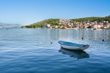 stare miasto Trogir w Chorwacji, morze Adriatyckie © VinyLove Foto