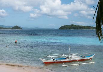 Obraz premium Island hopping stop on German island - Palawan, Philippines