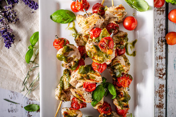 Shish kebab with pesto © Stepanek Photography