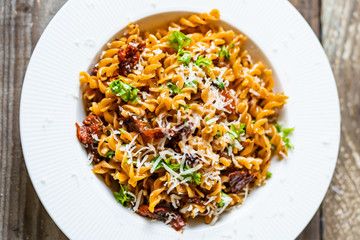Pasta with sauce and sun-dried tomatoes