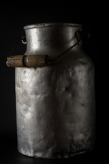 contenitore tanica antico di latta per il trasporto del latte