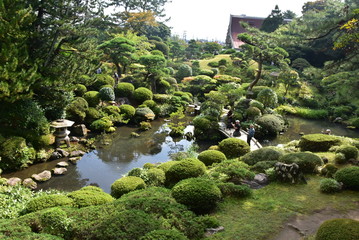 Jardín Japonés con estanque y Casa 