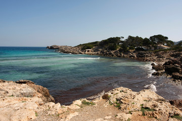 Fototapeta premium Felsenküste und Strand auf Mallorca