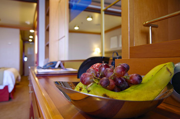Schlafzimmer in Luxuskabine auf Kreuzfahrtschiff	Segelyacht Yacht