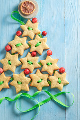 Cute chain made of butter cookies as ornaments for Christmas