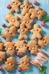 Sweet gingerbread cookie chain for Christmas tree