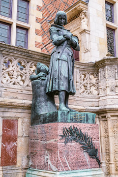 Statue of Jeanne D arc in front of Hotel Groslot , in use as town hall in Orleans France