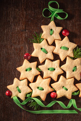 Handmade butter cookie chain as ornaments for Christmas