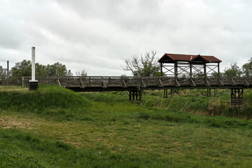 Fototapeta na wymiar Brücke von Andau an der Grenze zwischen Österreich und Ungarn im Nationalpark Neusiedler See, Burgenland, Österreich