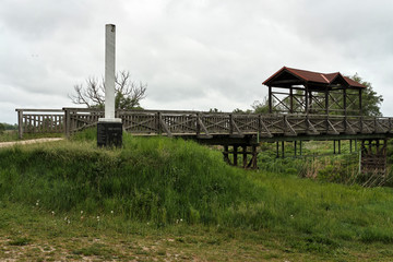 Brücke von Andau an der Grenze zwischen Österreich und Ungarn im Nationalpark Neusiedler See, Burgenland, Österreich