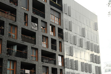 Façade d'immeuble moderne à Lyon