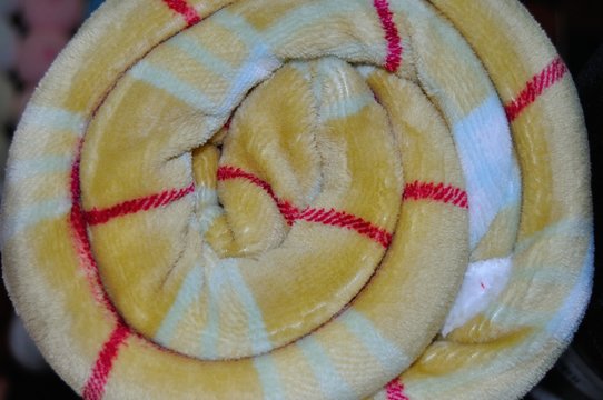 Manta de colores enrollada