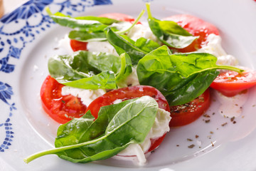 salad of fresh tomatoes, young cheese and fresh spinach.
