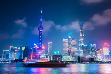 Obraz premium SHANGHAI -8 SEPTEMBER 2019 : Shanghai skyline view river .Top Ten Shanghai Attractions in Shanghai.Shanghai,China city skyline on the River.