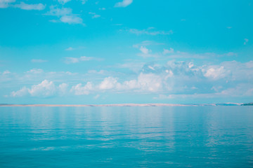 Obraz premium Sea and sky with clouds.