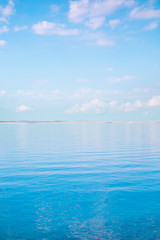 Obraz premium Sea and sky with clouds.