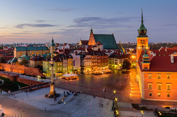 Obraz premium Sightseeing of Poland. Cityscape of Warsaw. Castle square in Warsaw old town, the beautiful night view.