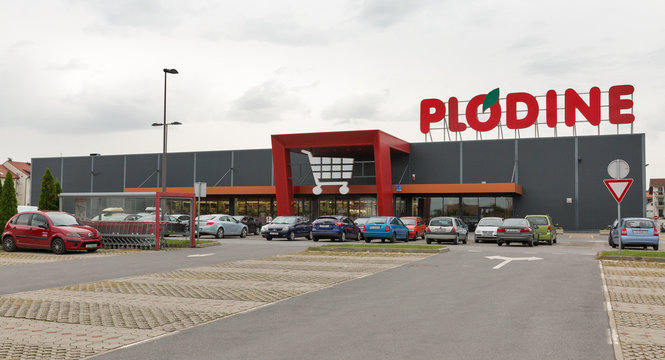 Plodine Supermarket In Dugo Selo, Croatia.