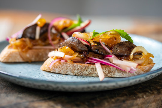 Chicken liver with apple, onion and mango chutney on toast