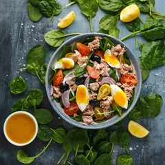 Poster Protein packed tuna and soft, runny egg salad with pear shaped cherry tomatoes, black olives and spinach © grinchh