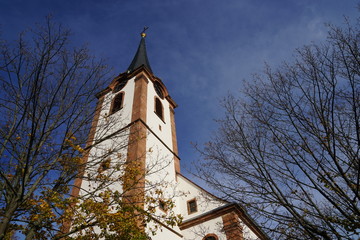 Kirche St. Kosmas und Damian in Maikammer in Rheinland-Pfalz