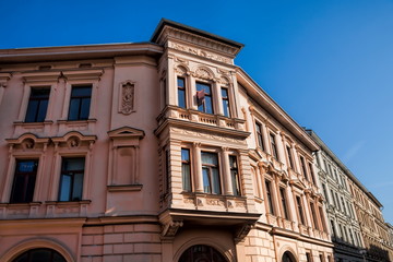 Obraz premium sanierte altbauten im paulusviertel von halle an der saale, deutschland.